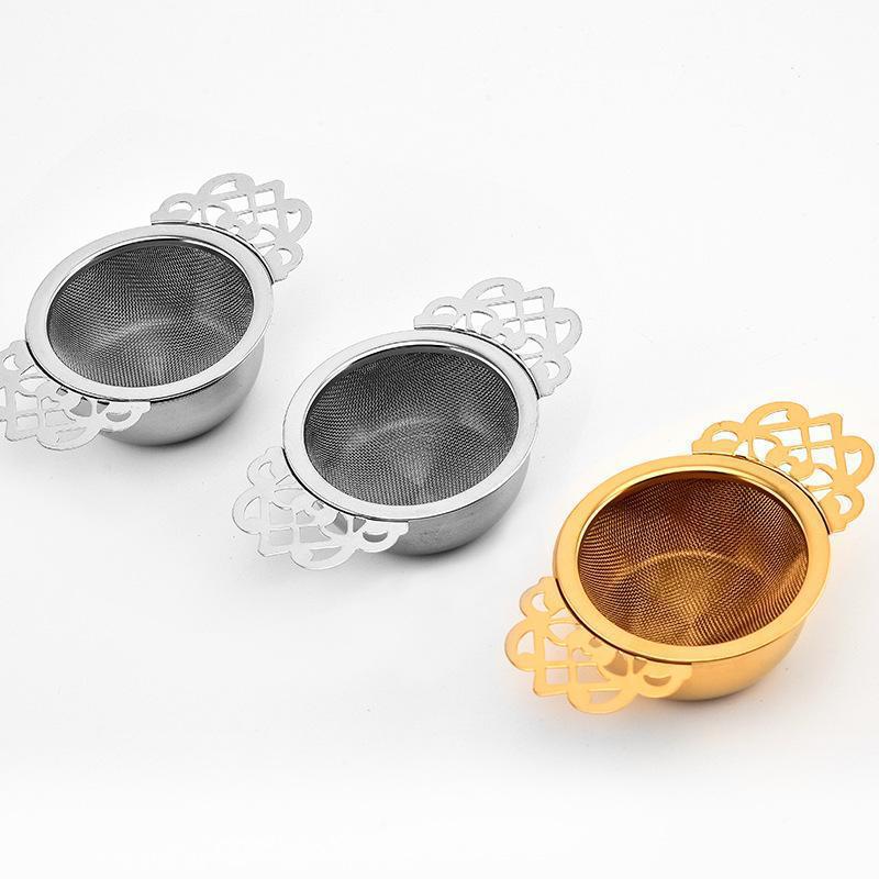 Tre filtri a cestello in acciaio inox con manici decorati, in finitura argento, grigia e oro